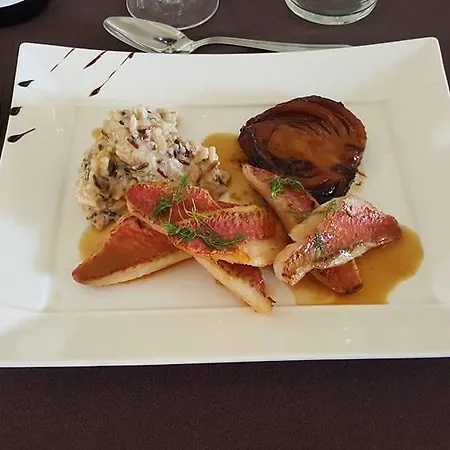 ホテル Logis Le Pont D'arcole