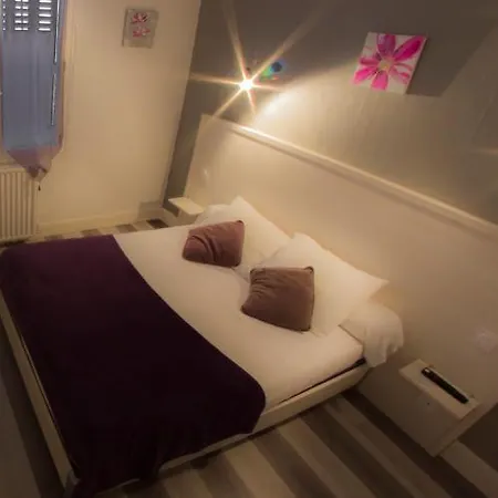 Logis Le Pont D'arcole Отель Riscle