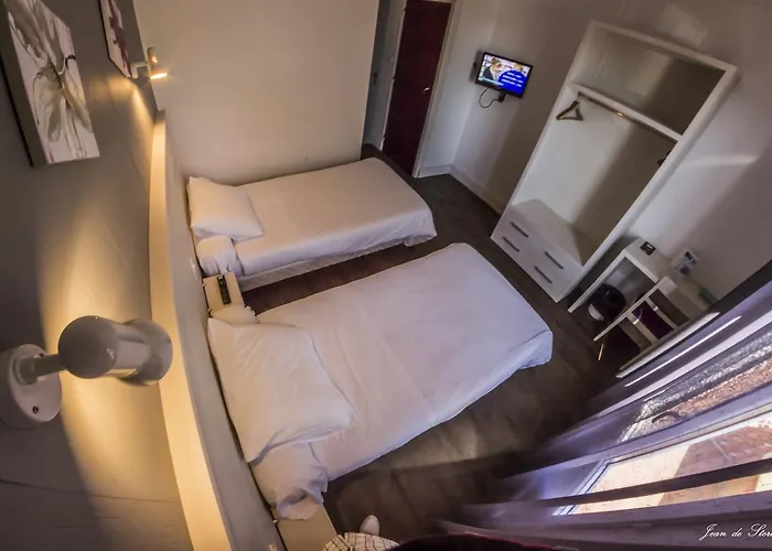 Logis Le Pont D'arcole 호텔 2*